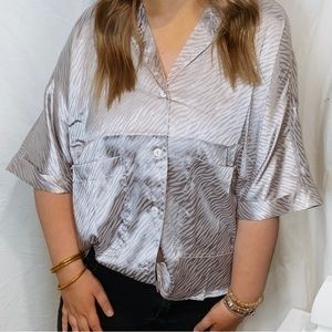 women’s gray zebra top. (never worn)